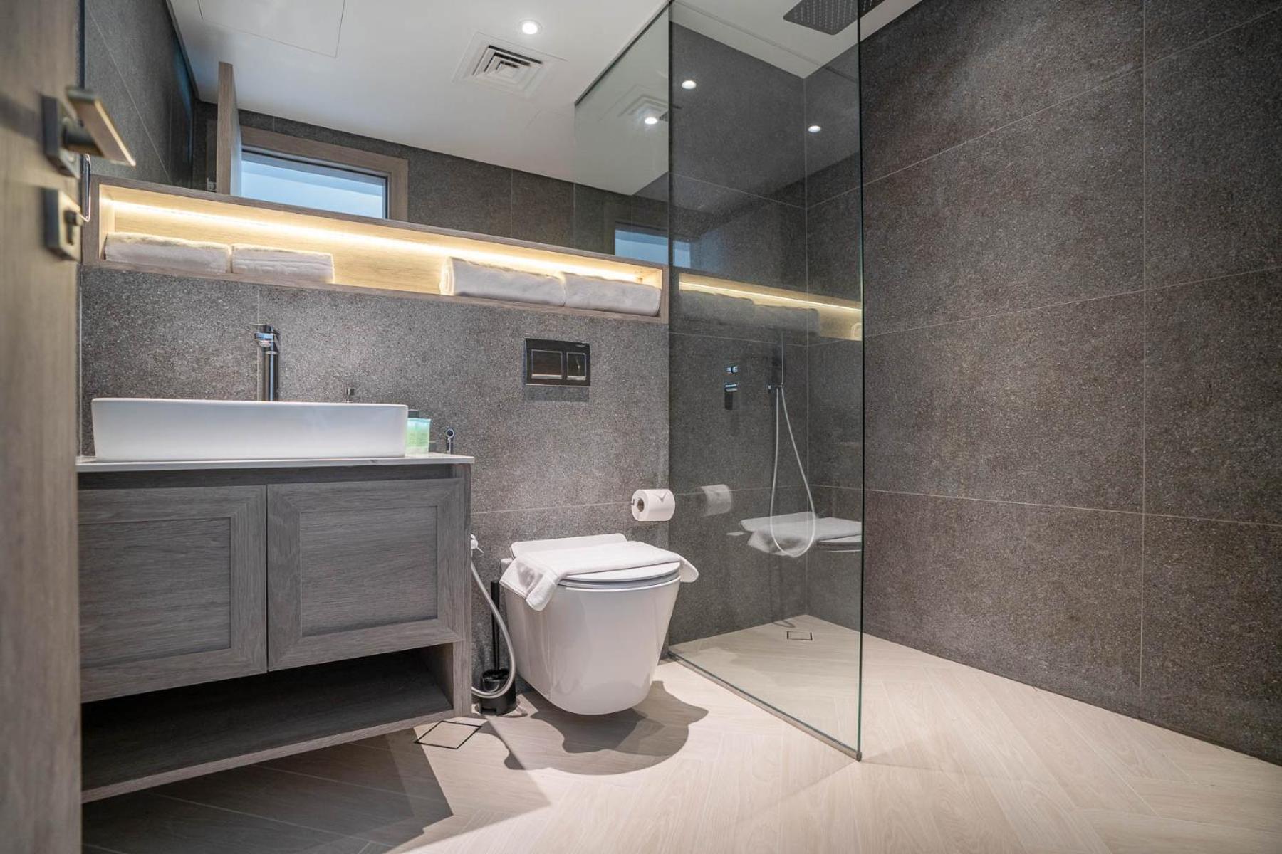 Spacious And Modern -great Facilities